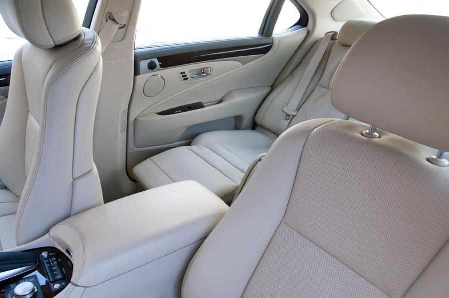  Lexus LS460 2013 года  (фото 9 из 111)